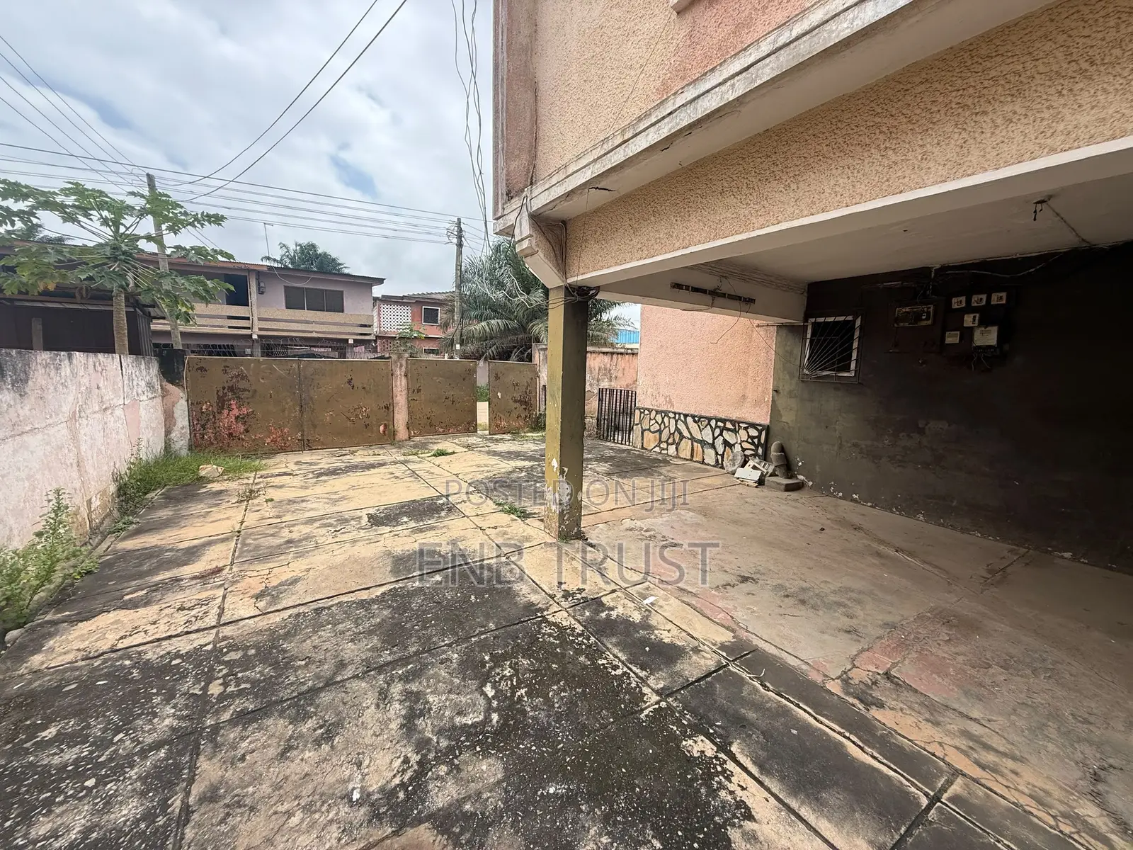 5bdrm Duplex in Lartebiokorshie for sale