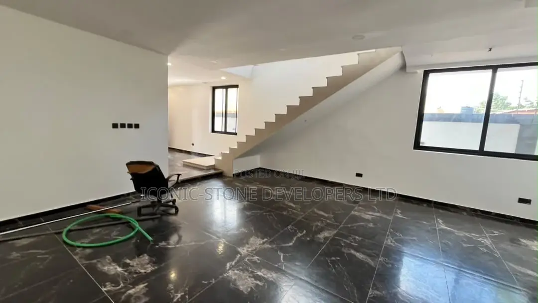 4bdrm House in Roundabout, Tantra Hills for sale