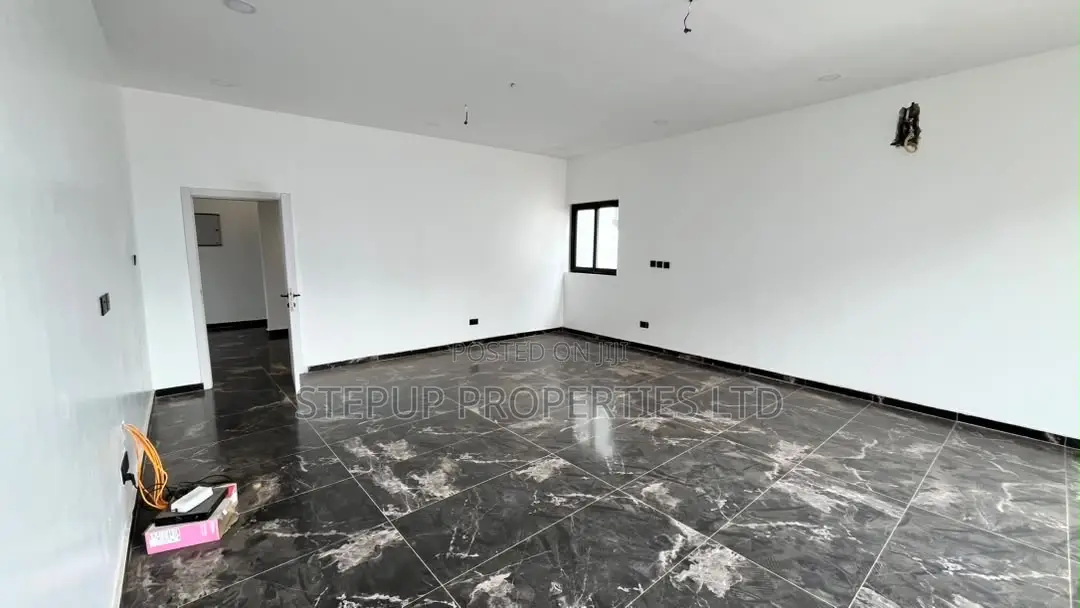 4bdrm House in Roundabout, Tantra Hills for sale