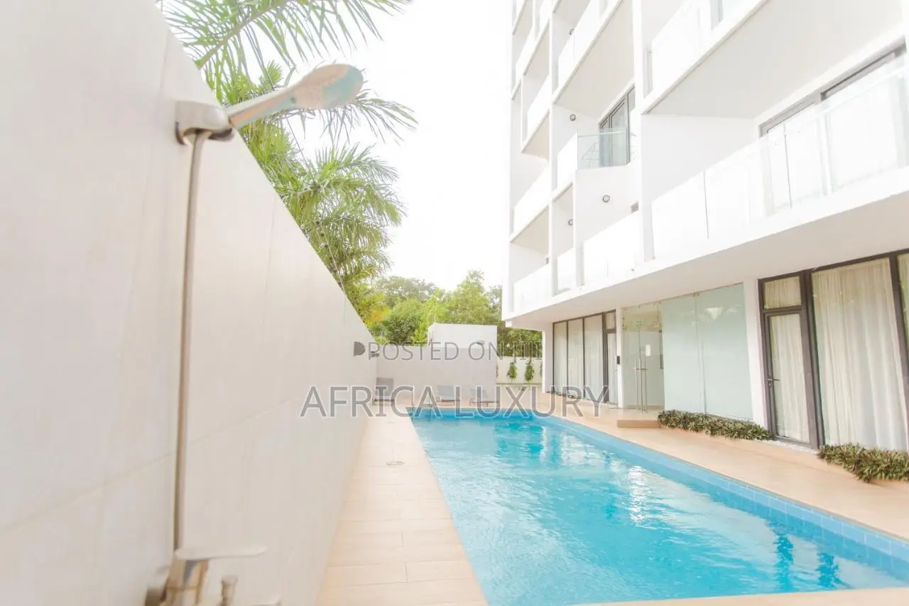 Spacious Three Bedroom Apartment at Pine Court