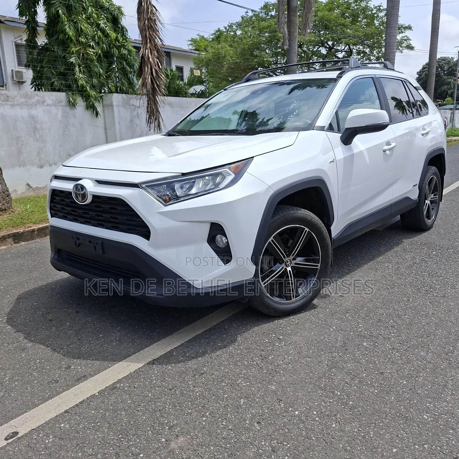Toyota RAV4 2021 White