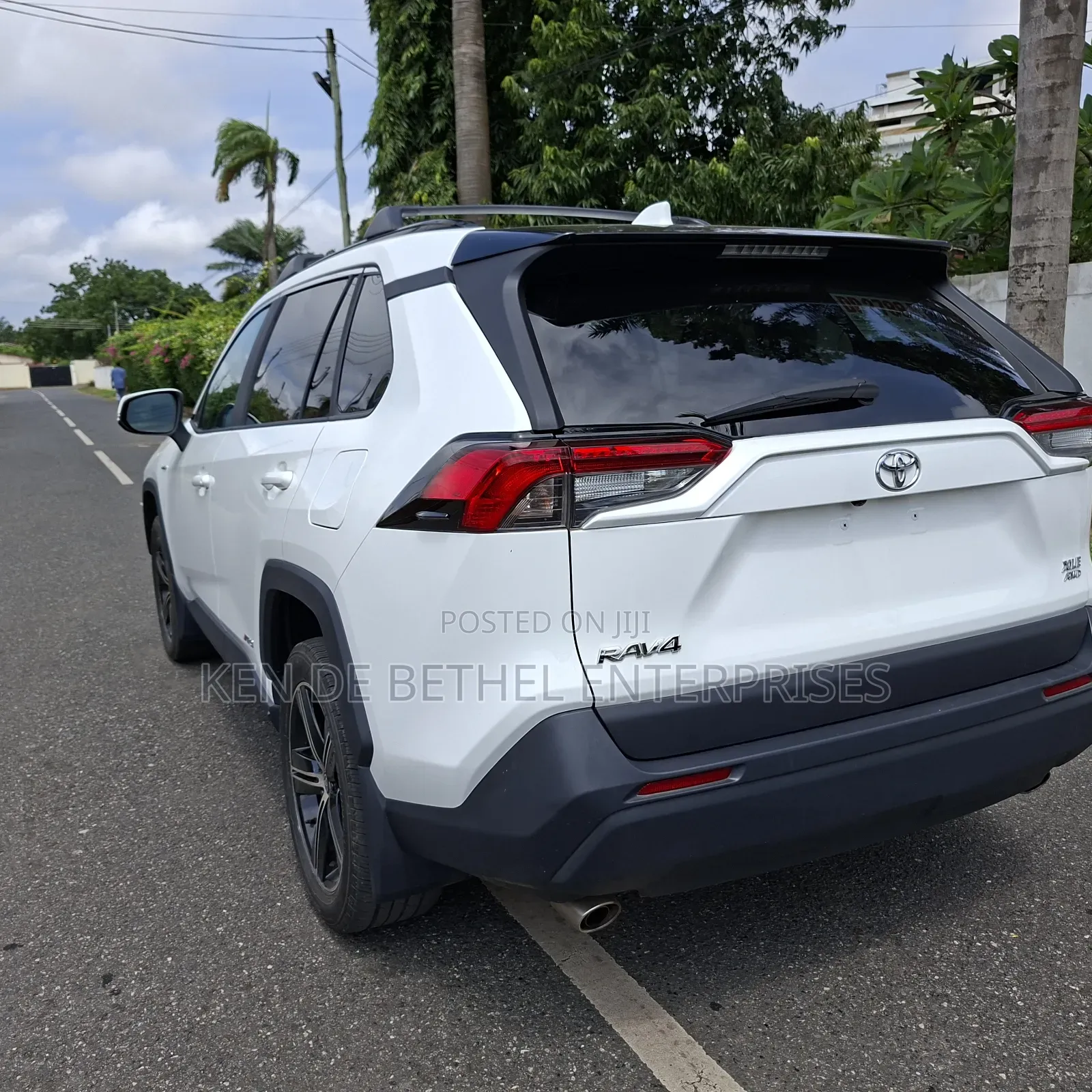 Toyota RAV4 2021 White