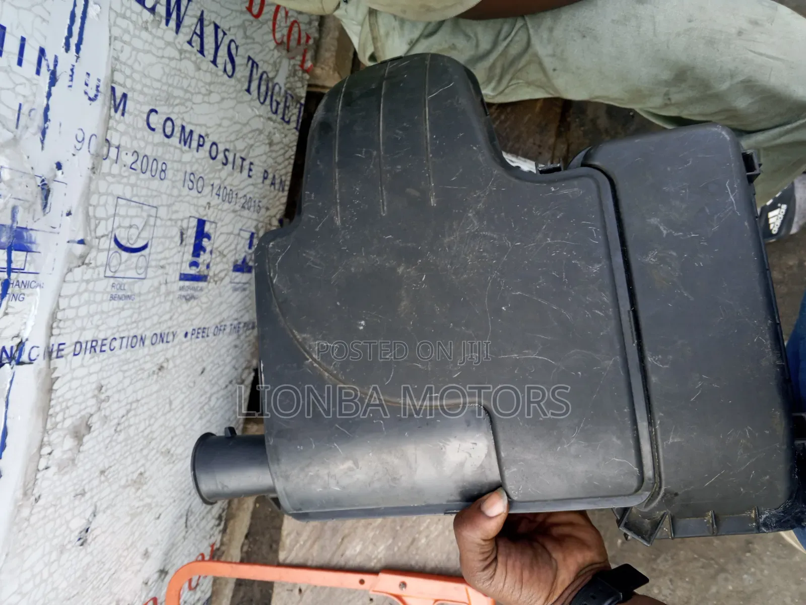 Vitz( 3 Plug ) 2010 Air Cleaner Box