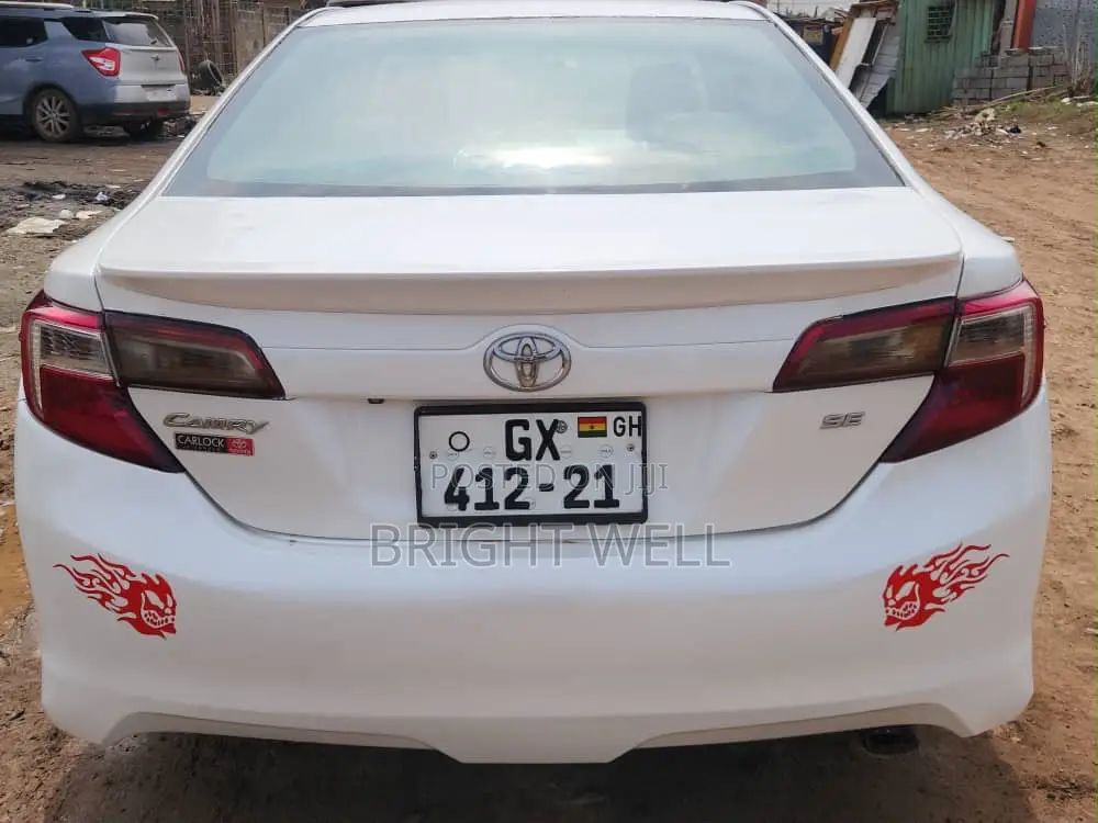 Toyota Camry SE 4dr Sedan (2.5L 4cyl 6A) 2014 White