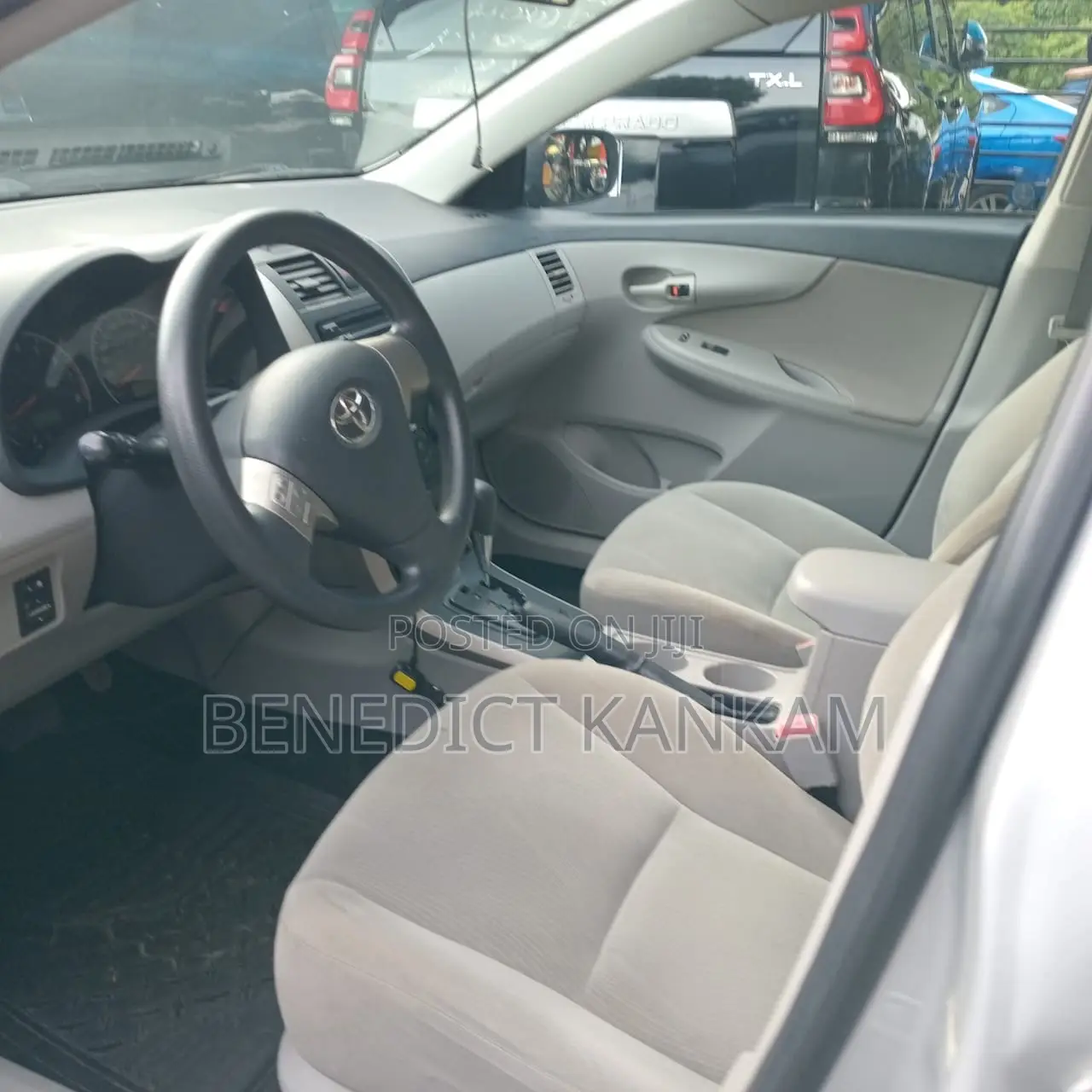 Toyota Corolla LE 4dr Sedan (1.8L 4cyl 4A) 2013 Silver
