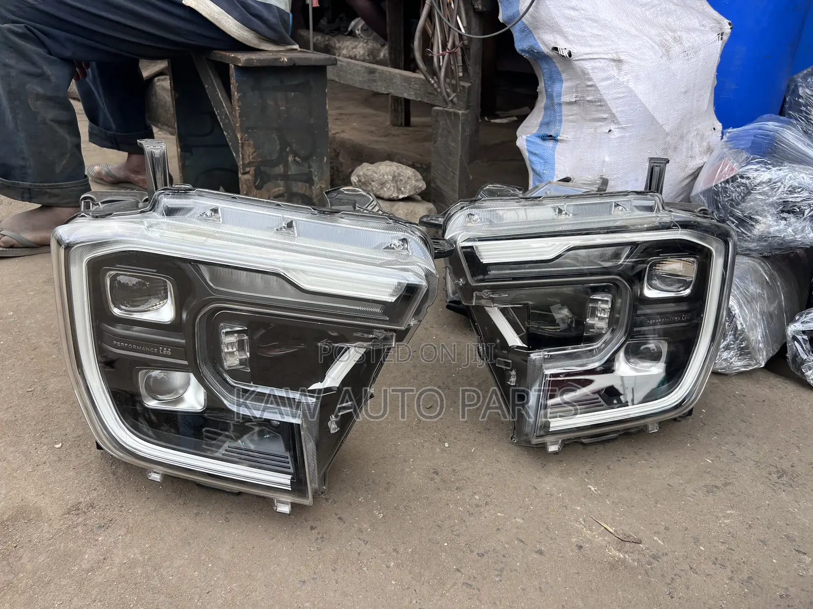 2022,2023,2024,2025,2026 Headlight for Ford Ranger