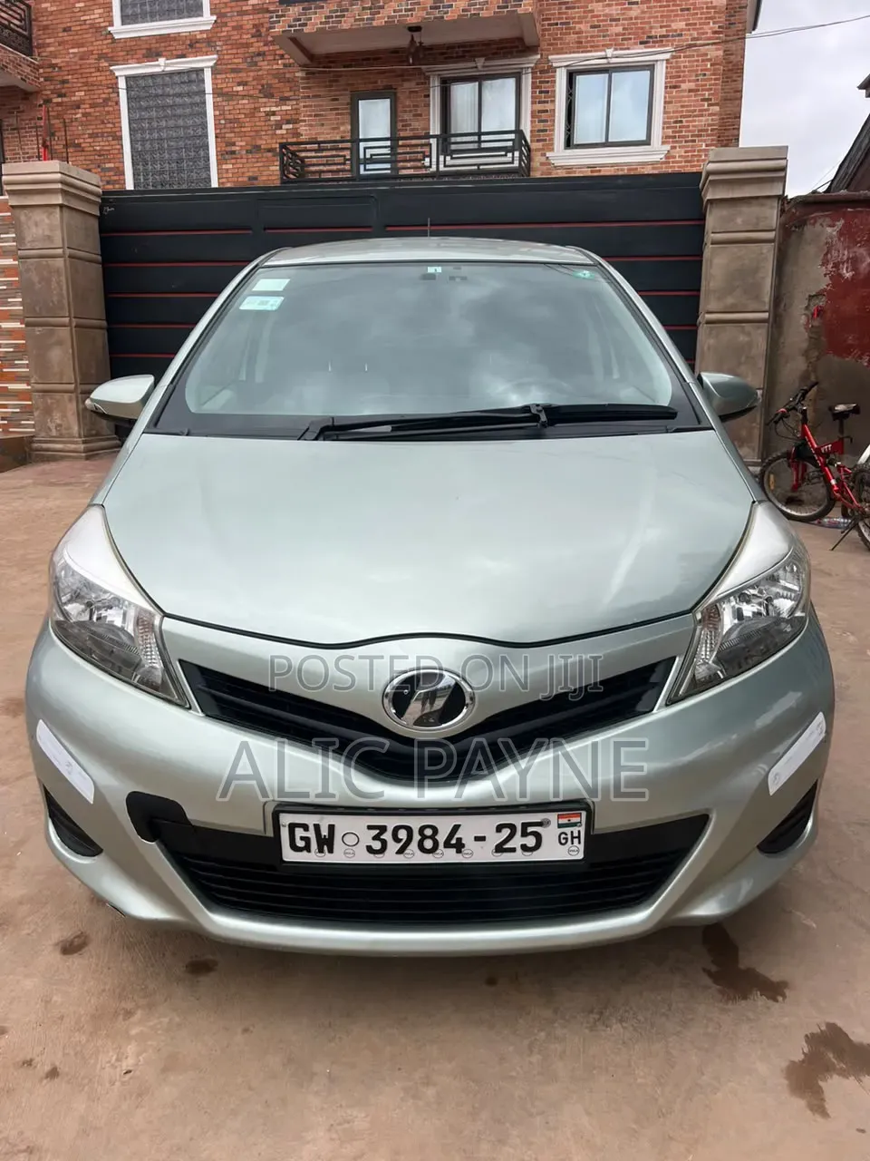 Toyota Vitz 2015 Silver