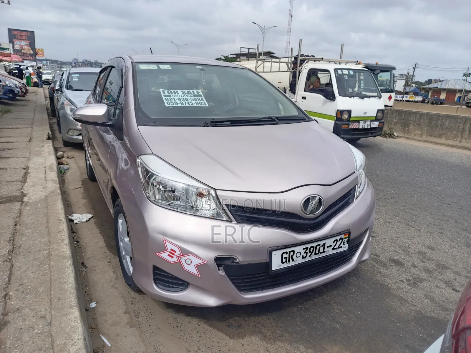 Toyota Vitz 2012 White