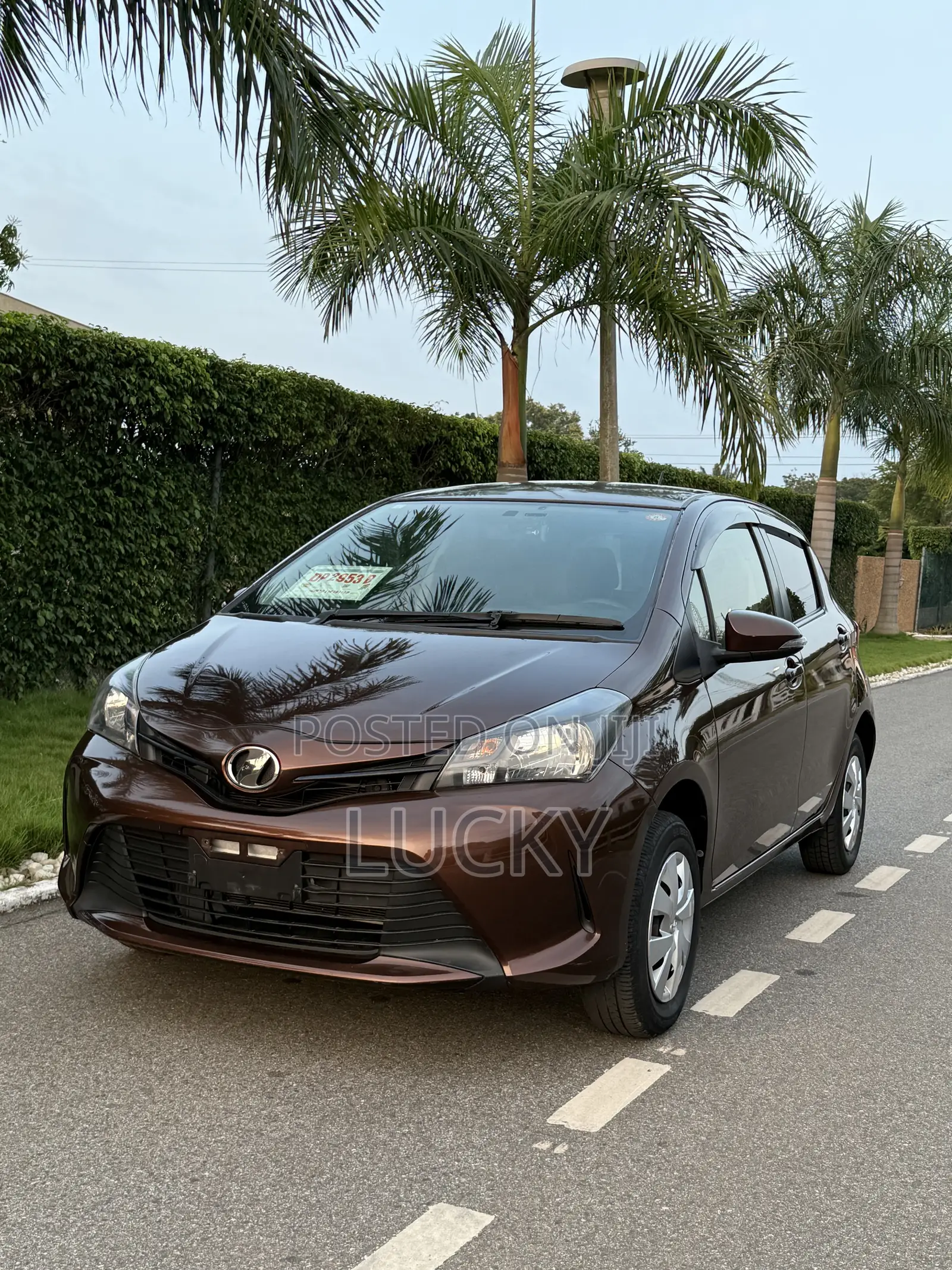 Toyota Vitz 1.3 AWD 5dr 2015 Brown