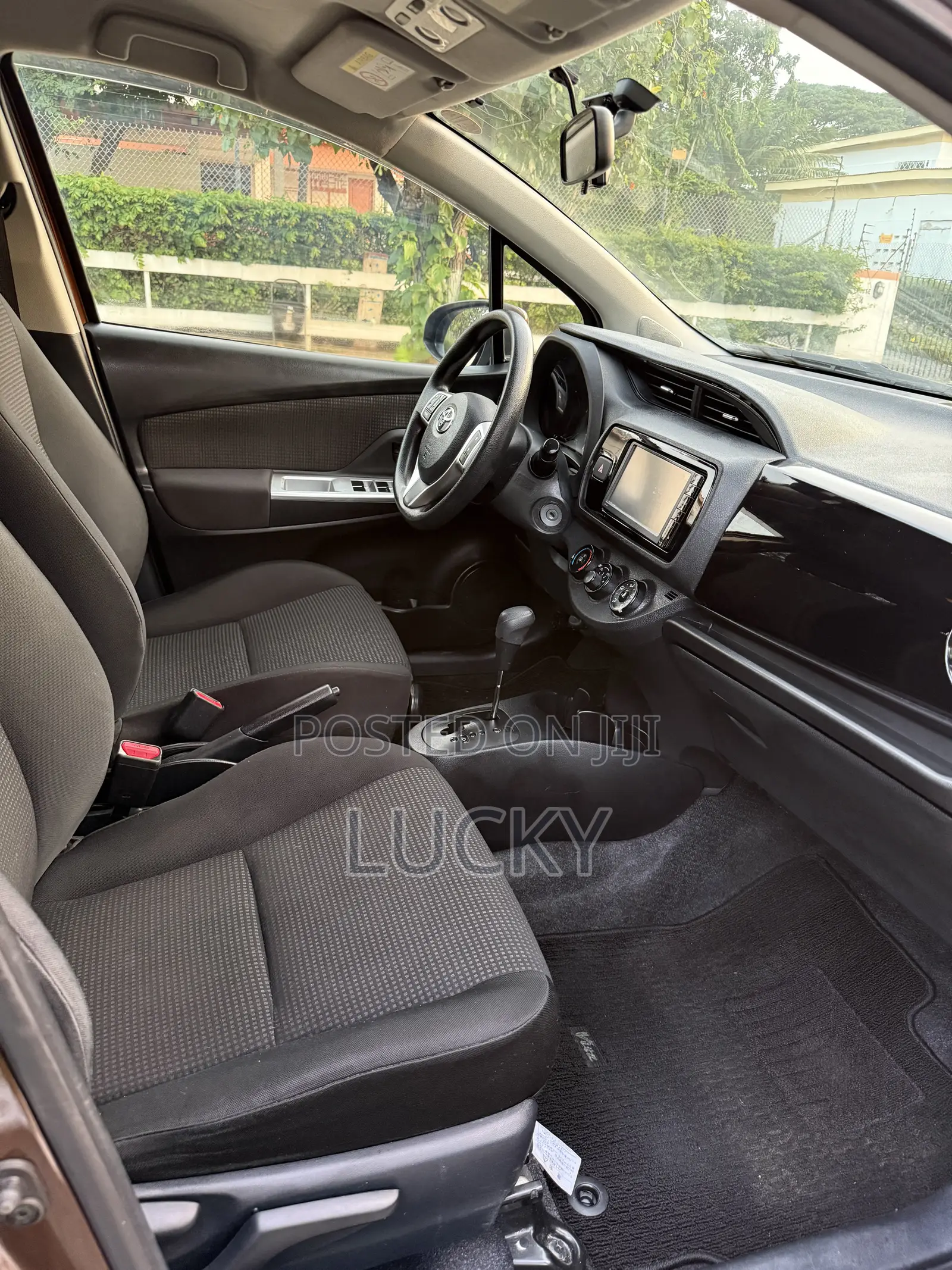 Toyota Vitz 1.3 AWD 5dr 2015 Brown