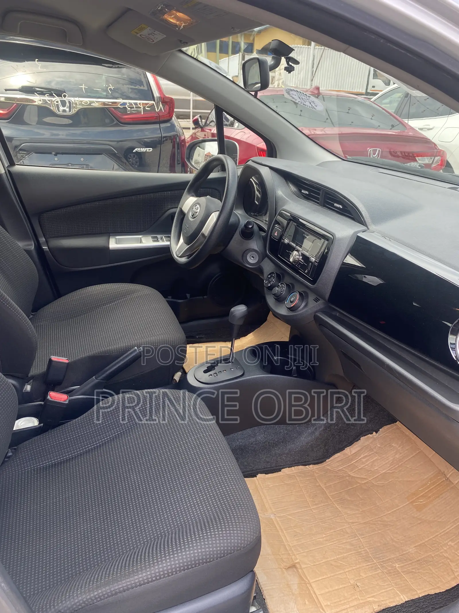 Toyota Vitz 1.3 AWD 5dr 2015 Silver