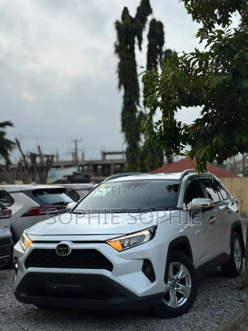 Toyota RAV4 XLE AWD 2023 White