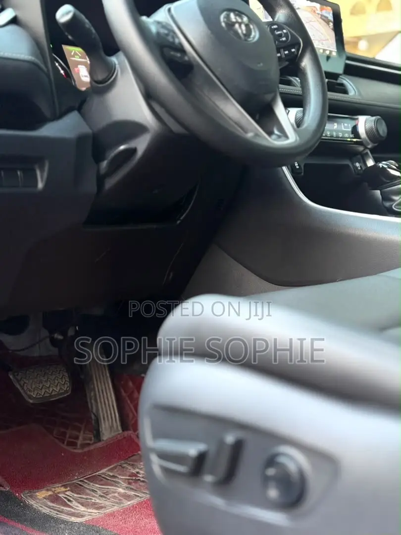 Toyota RAV4 XLE AWD 2023 White