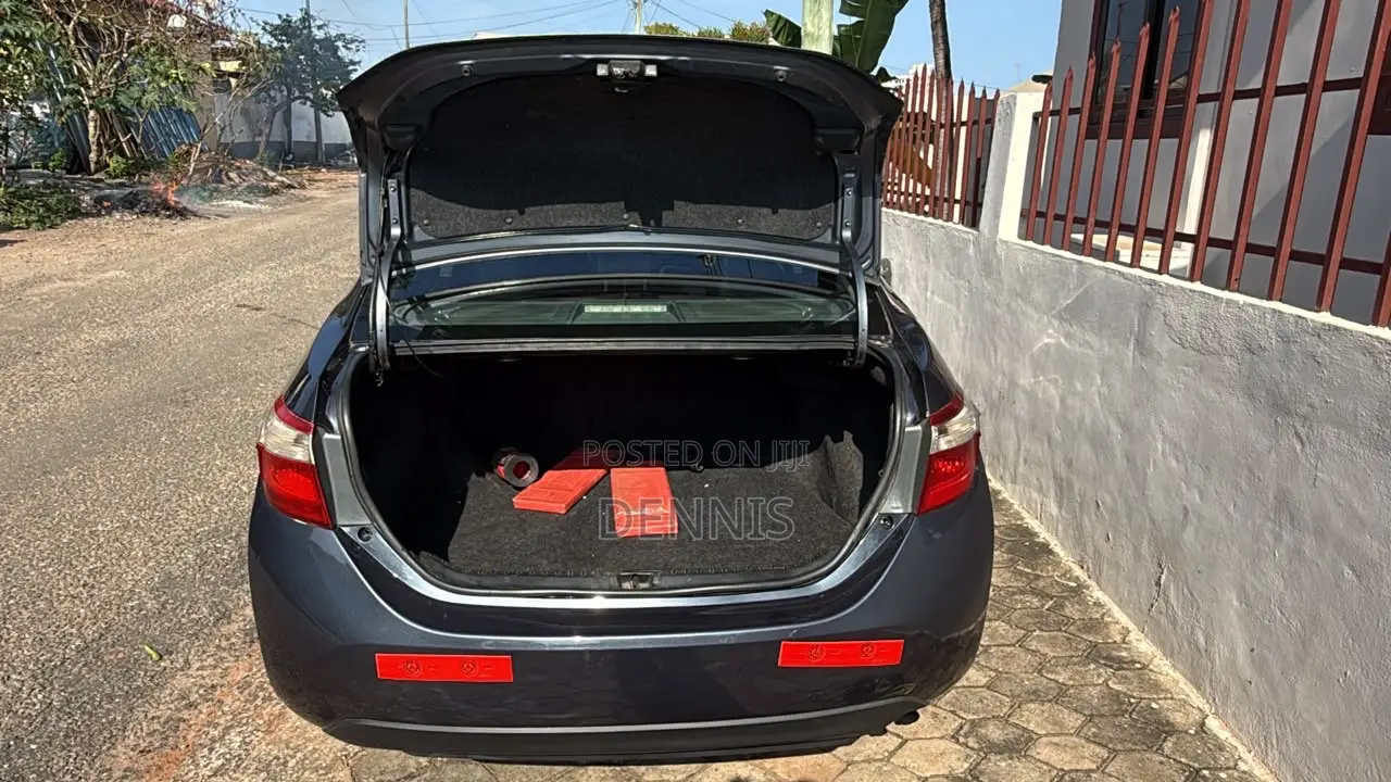 Toyota Corolla LE Premium 4dr Sedan (1.8L 4cyl CVT) 2015 Black