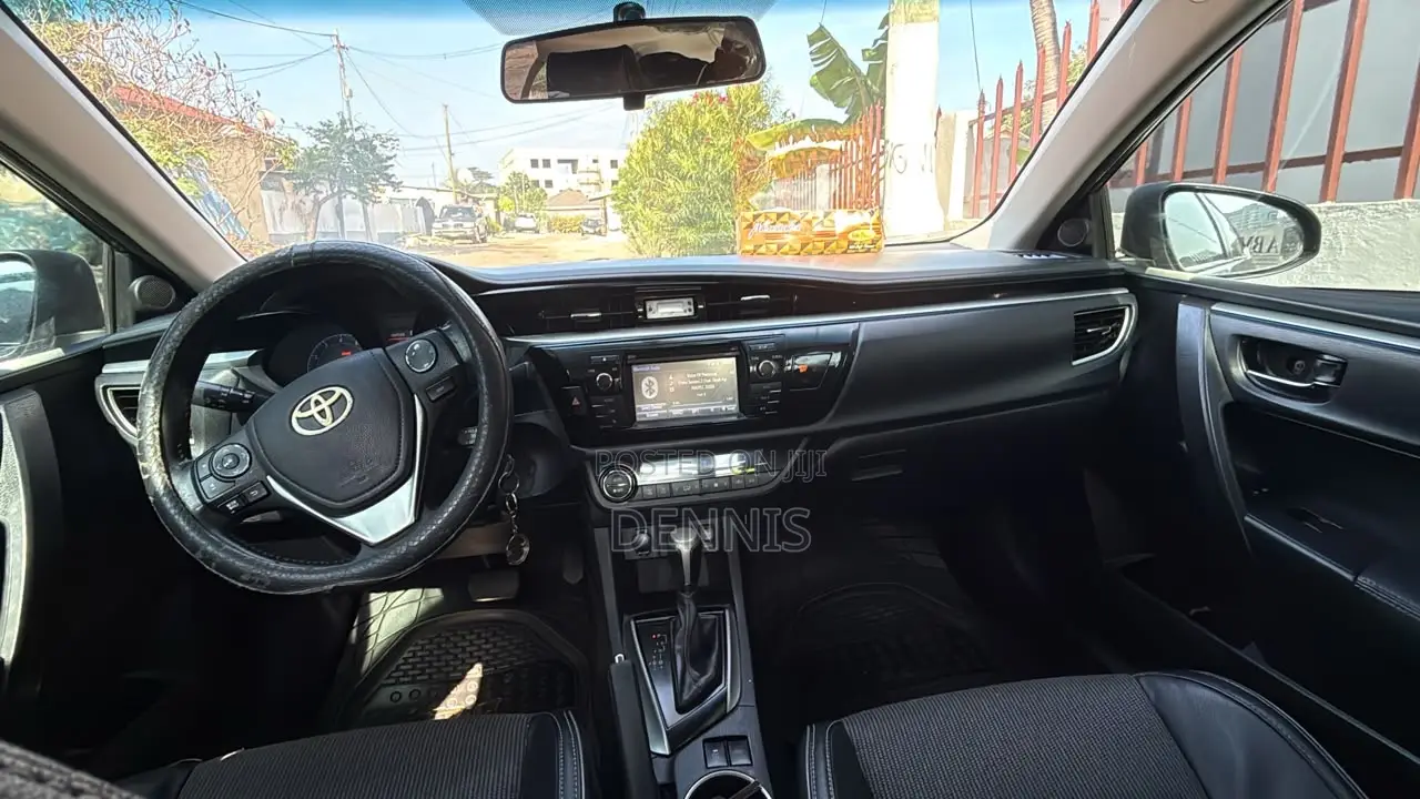 Toyota Corolla LE Premium 4dr Sedan (1.8L 4cyl CVT) 2015 Black