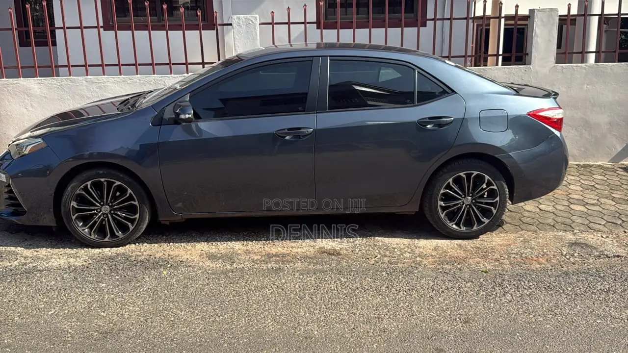 Toyota Corolla LE Premium 4dr Sedan (1.8L 4cyl CVT) 2015 Black