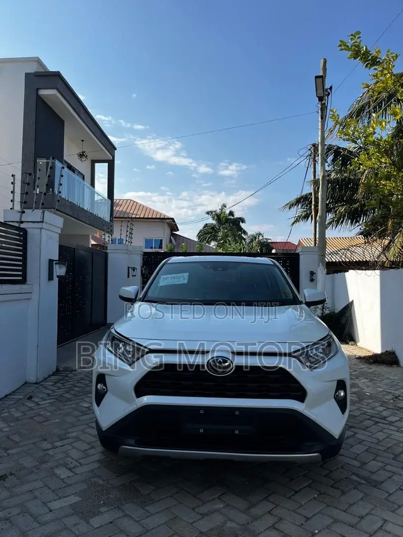 Toyota RAV4 2021 White