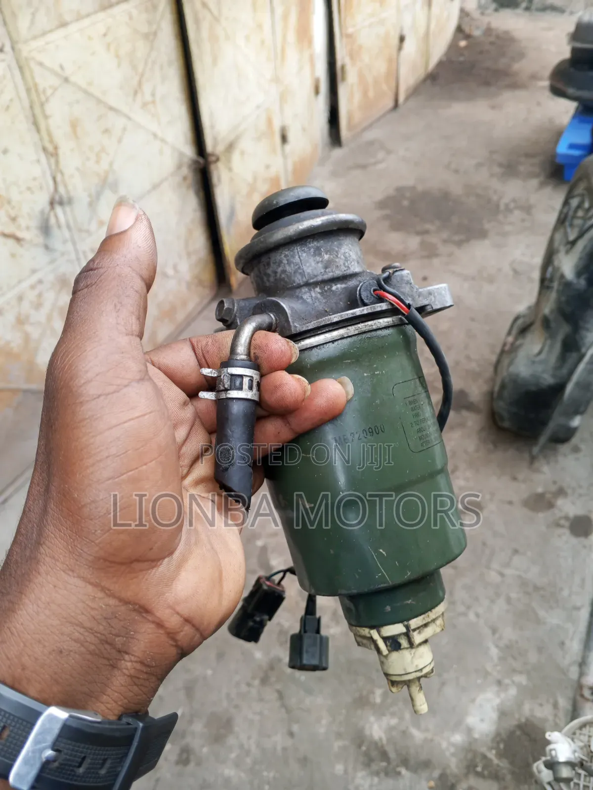 Hyundai Grace Hand Pump