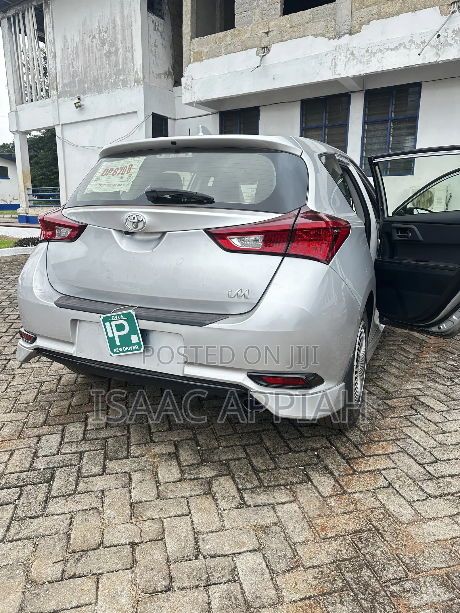 Toyota Corolla LE (1.8L 4cyl 2A) 2018 Silver