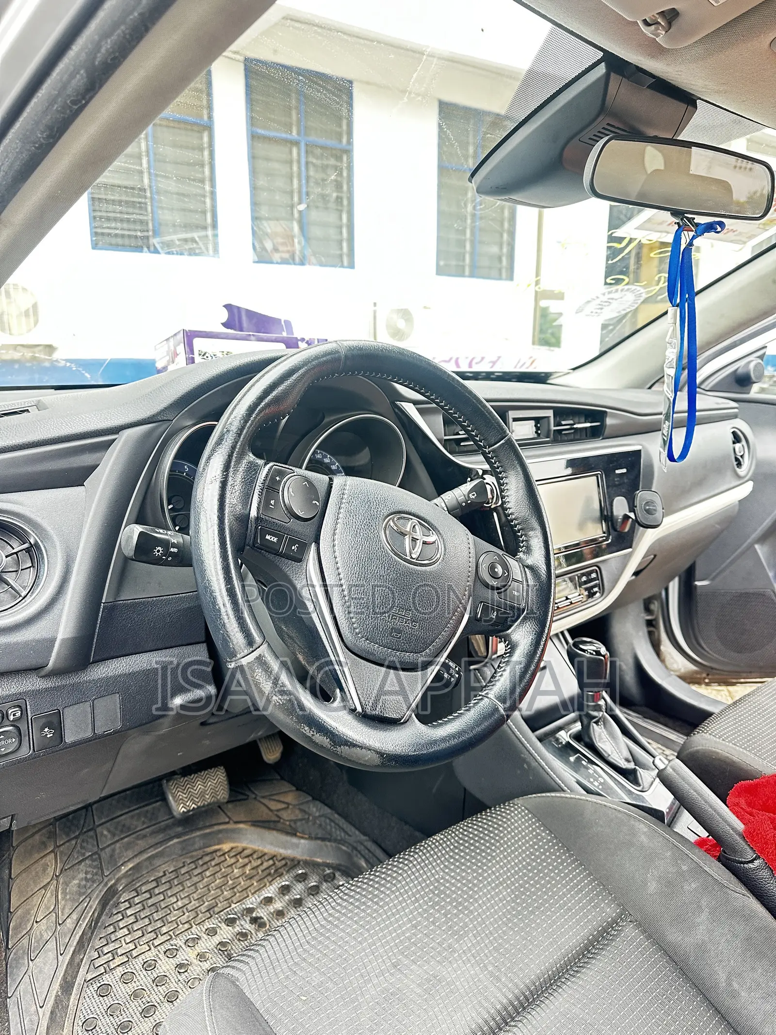 Toyota Corolla LE (1.8L 4cyl 2A) 2018 Silver