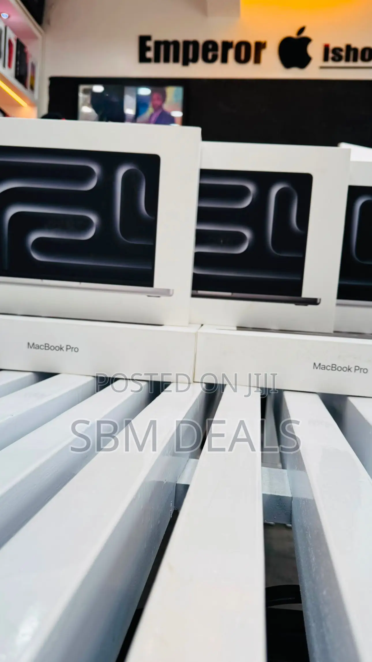 New Laptop Apple MacBook Pro 2025 M5 16GB Apple M5 SSD 1T