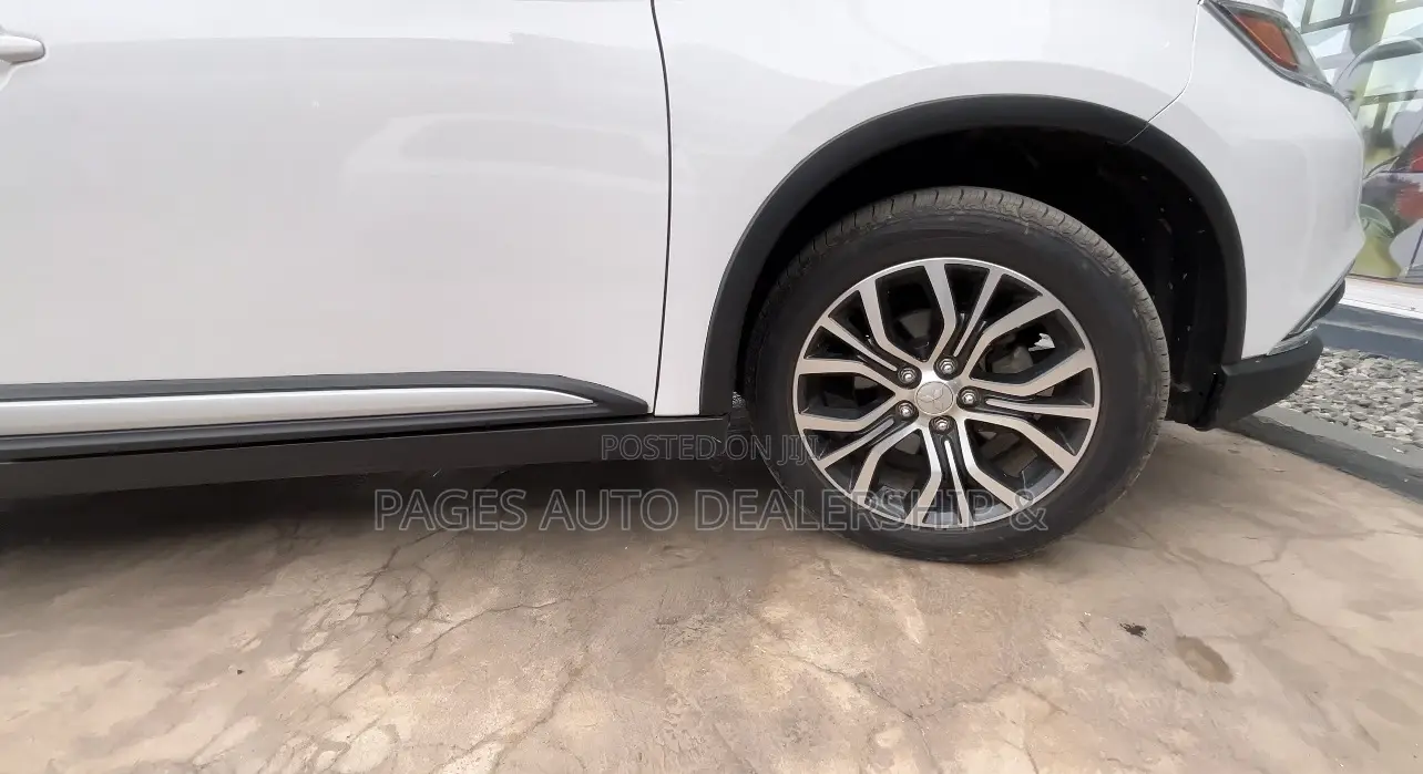 Mitsubishi Outlander SE FWD 2018 White