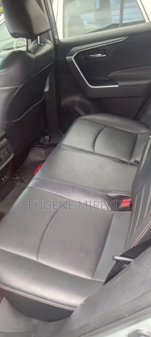 Toyota RAV4 XLE FWD 2020 Blue