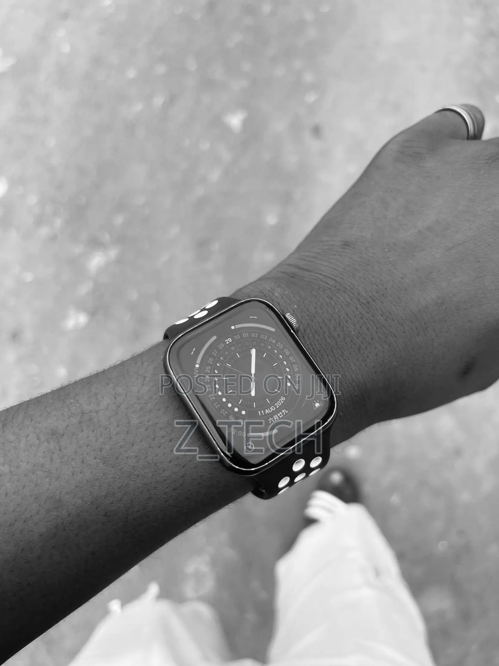 Apple Series Watch 5 44mm Available at a Cool Price