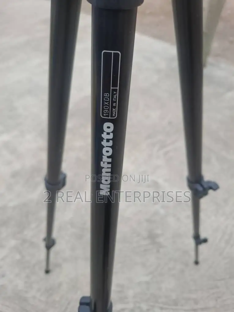Manfrotto Aluminum 3-Section Pro Tripod