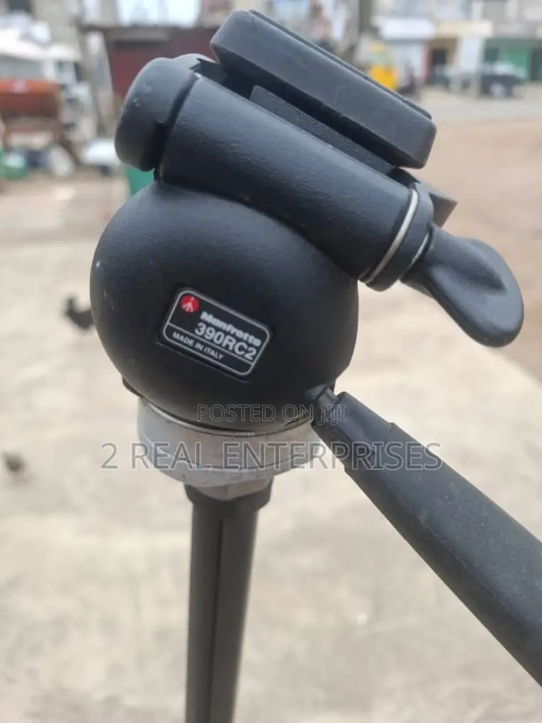 Manfrotto Aluminum 3-Section Pro Tripod