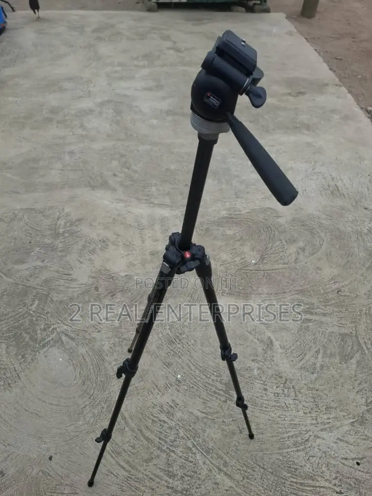 Manfrotto Aluminum 3-Section Pro Tripod