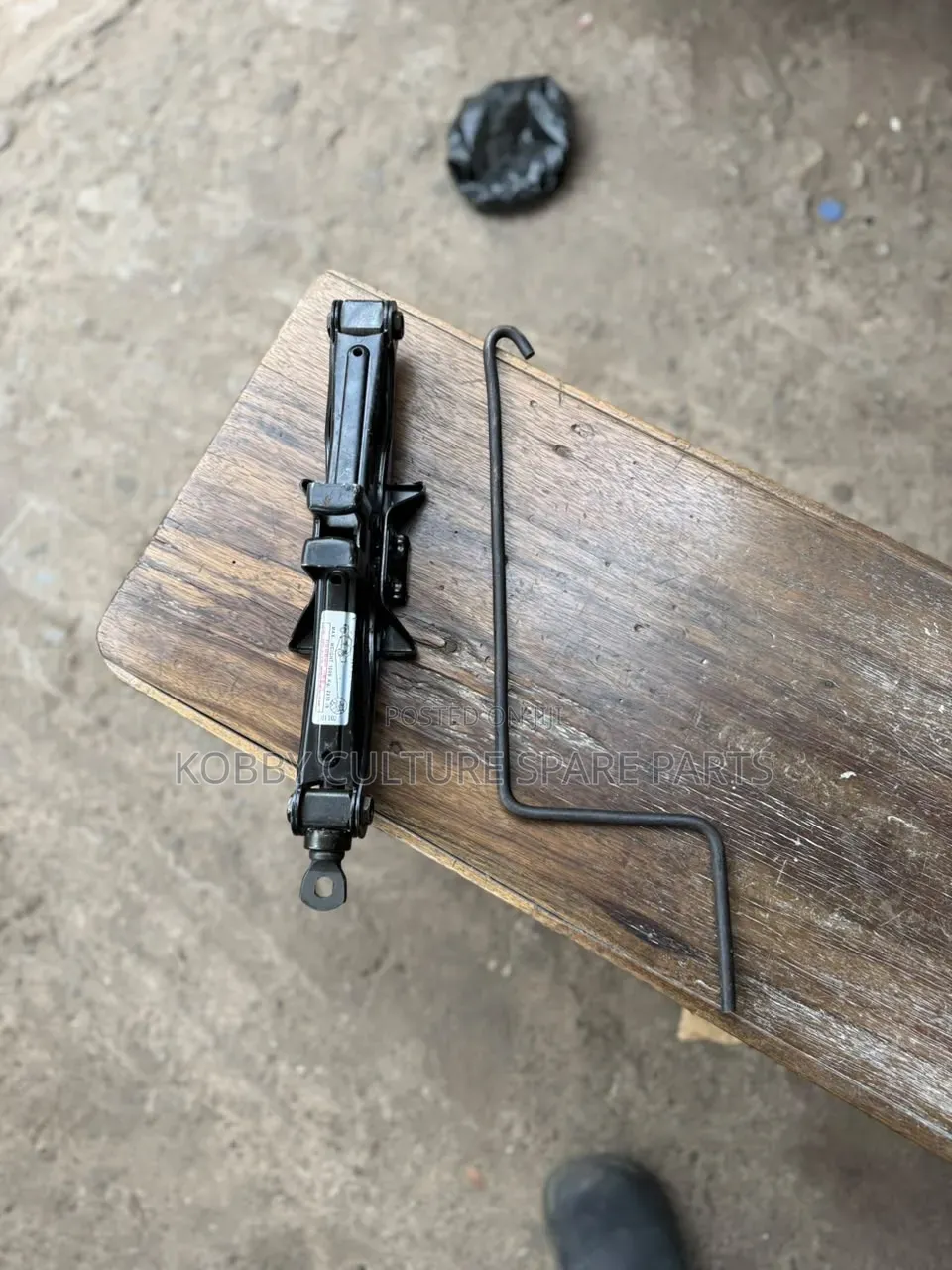 Original Car Jack Available for All Cars