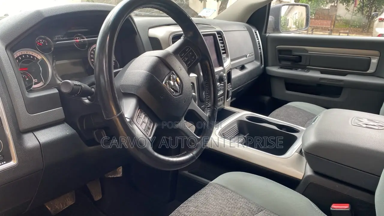 RAM 1500 2018 Gray