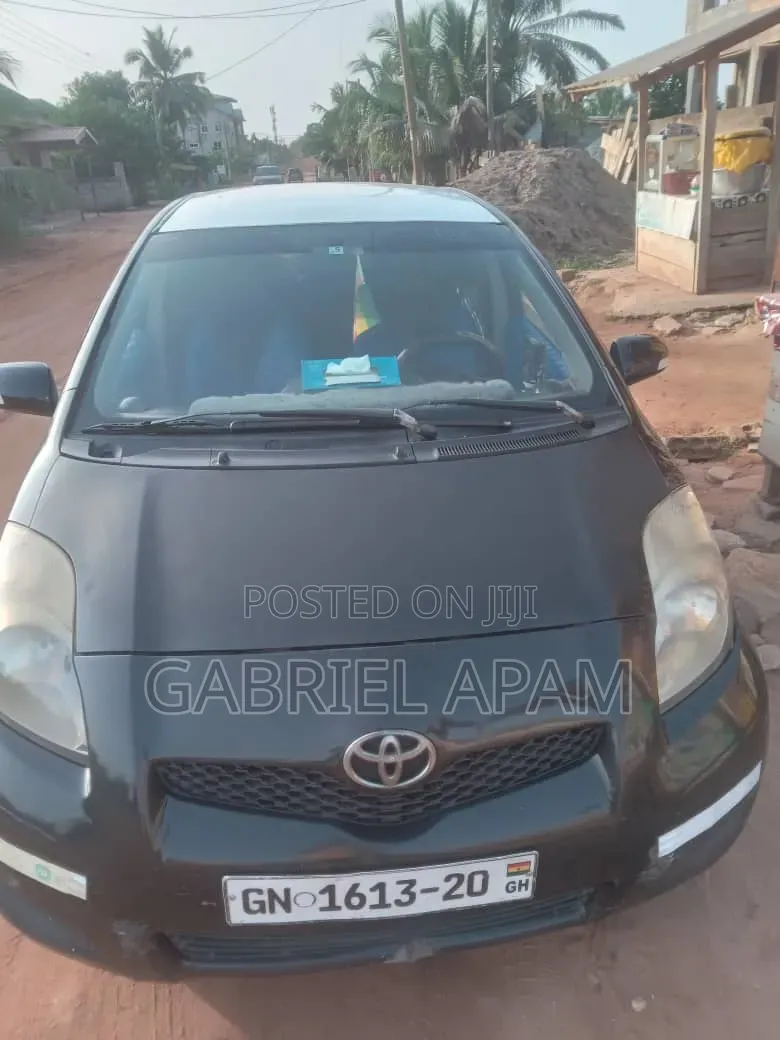 Toyota Vitz 2010 Black