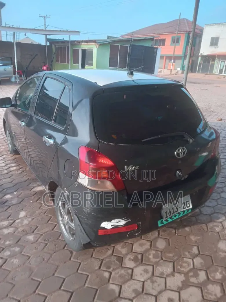 Toyota Vitz 2010 Black