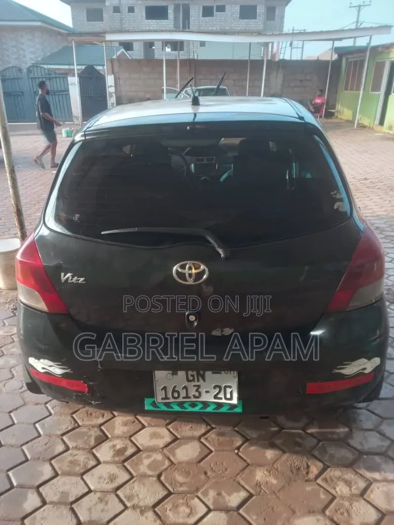 Toyota Vitz 2010 Black