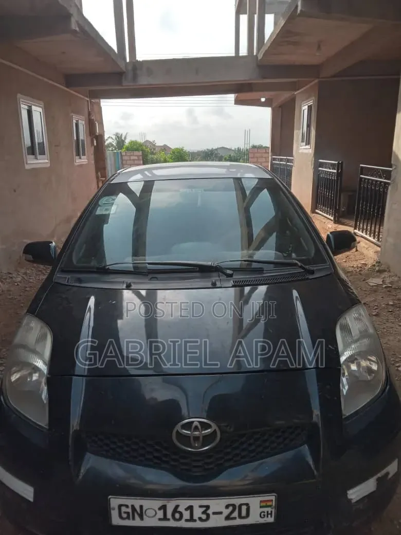 Toyota Vitz 2010 Black