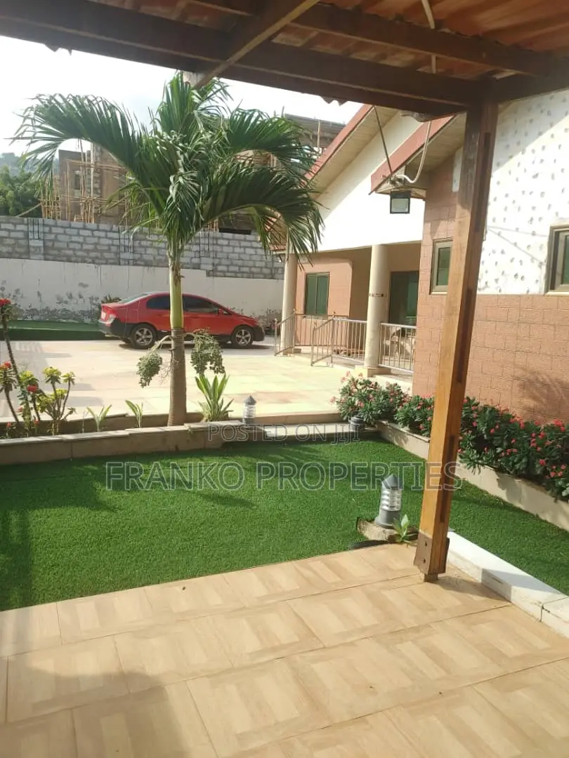 5bdrm House in Franko Properties, Oyarifa Mall Area for sale