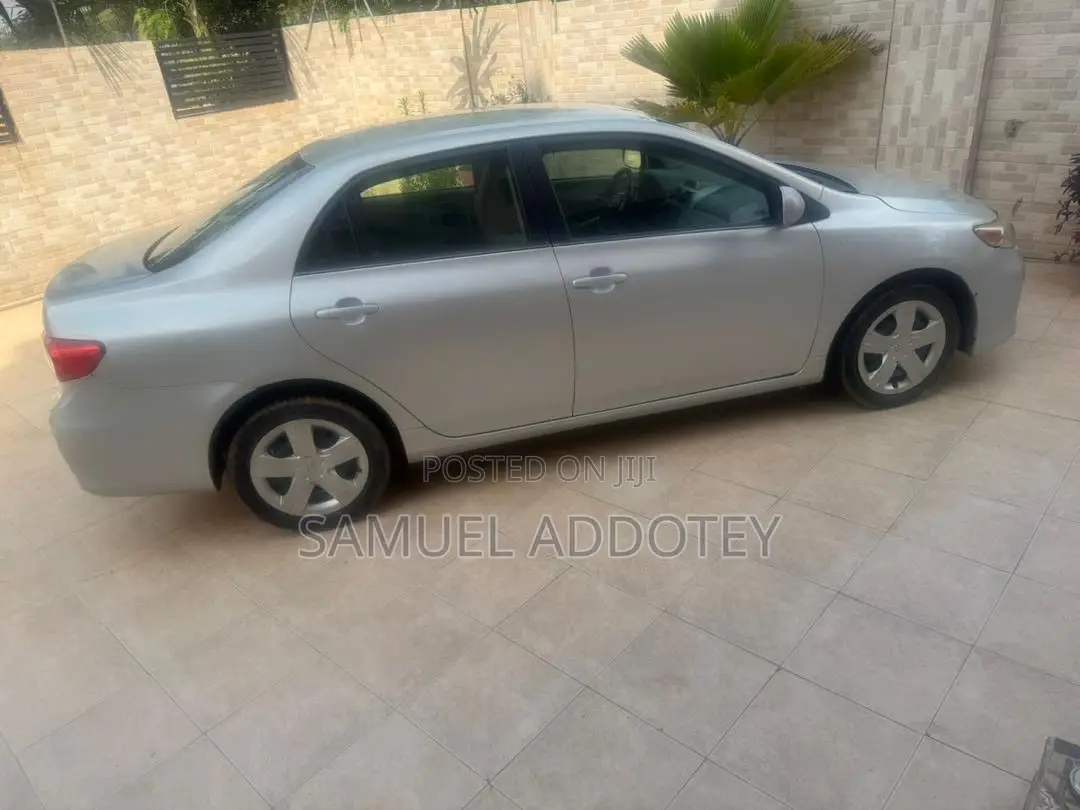 Toyota Corolla 2012 Silver