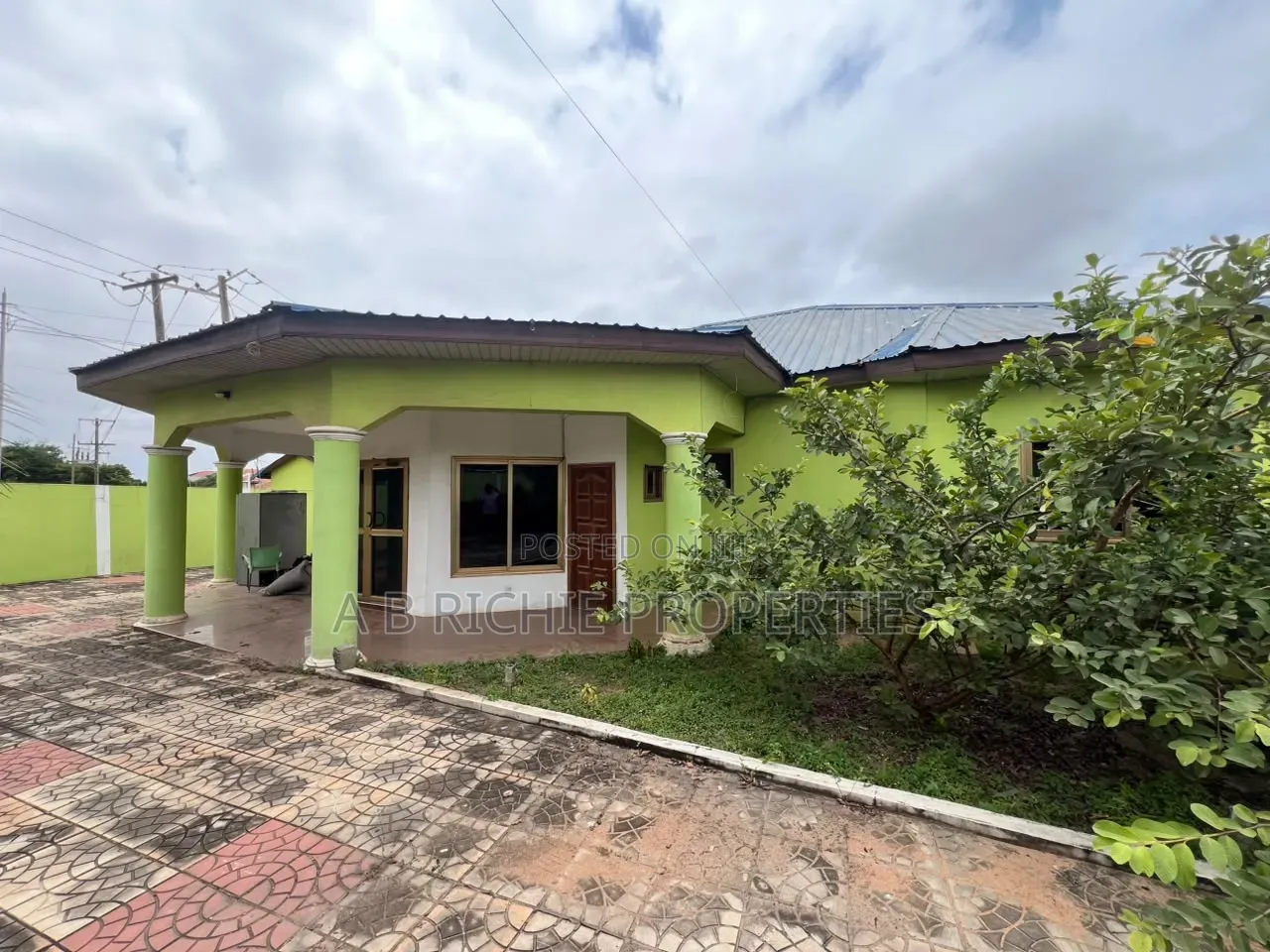 4bdrm Bungalow in Ab Richie Properties, Parakuo Estate for sale