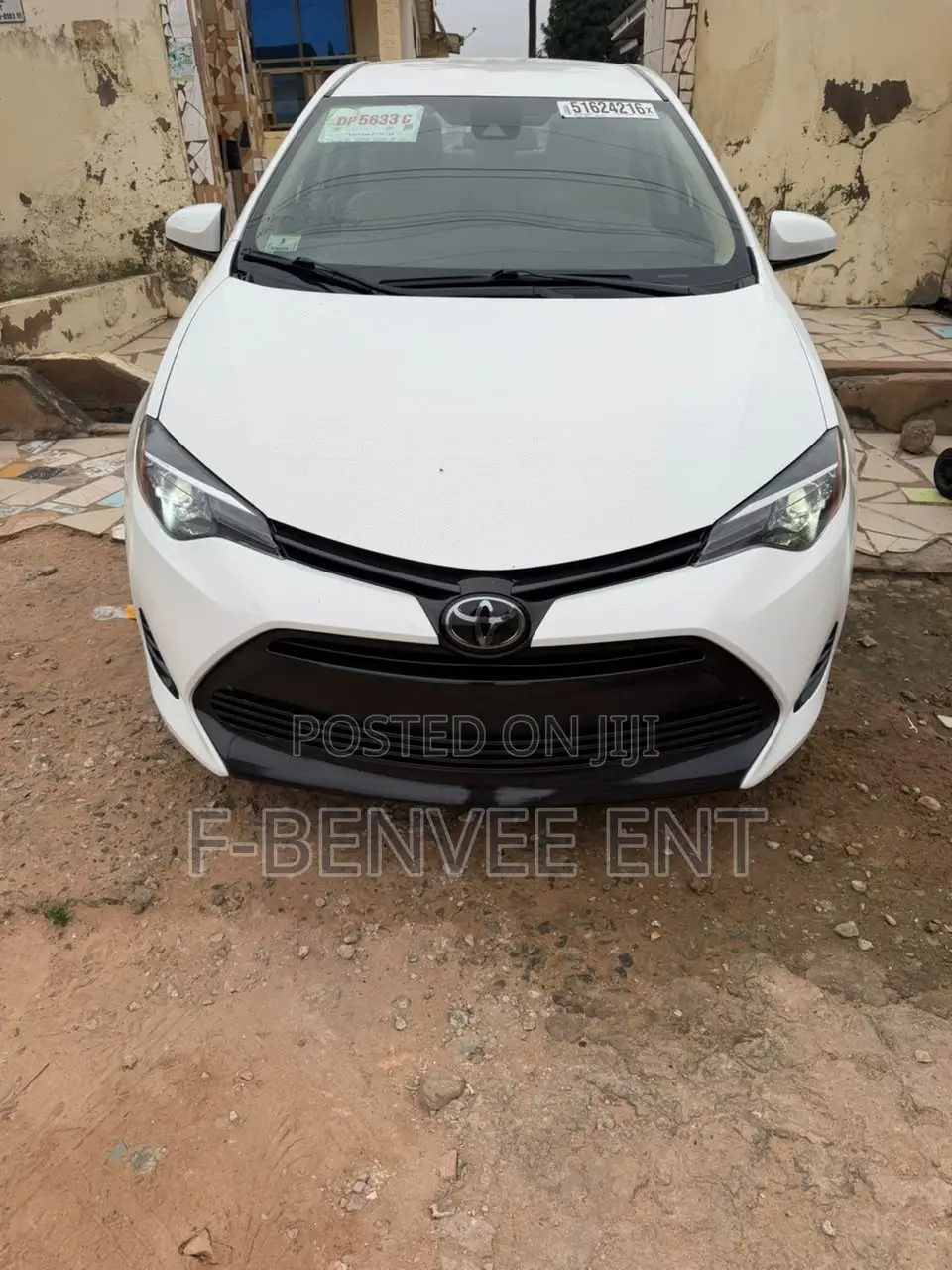 Toyota Corolla LE 4dr Sedan (1.8L 4cyl CVT) 2017 White