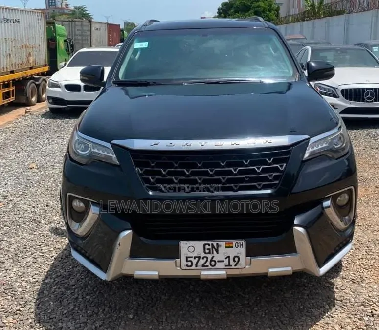 Toyota Fortuner 2019 Black