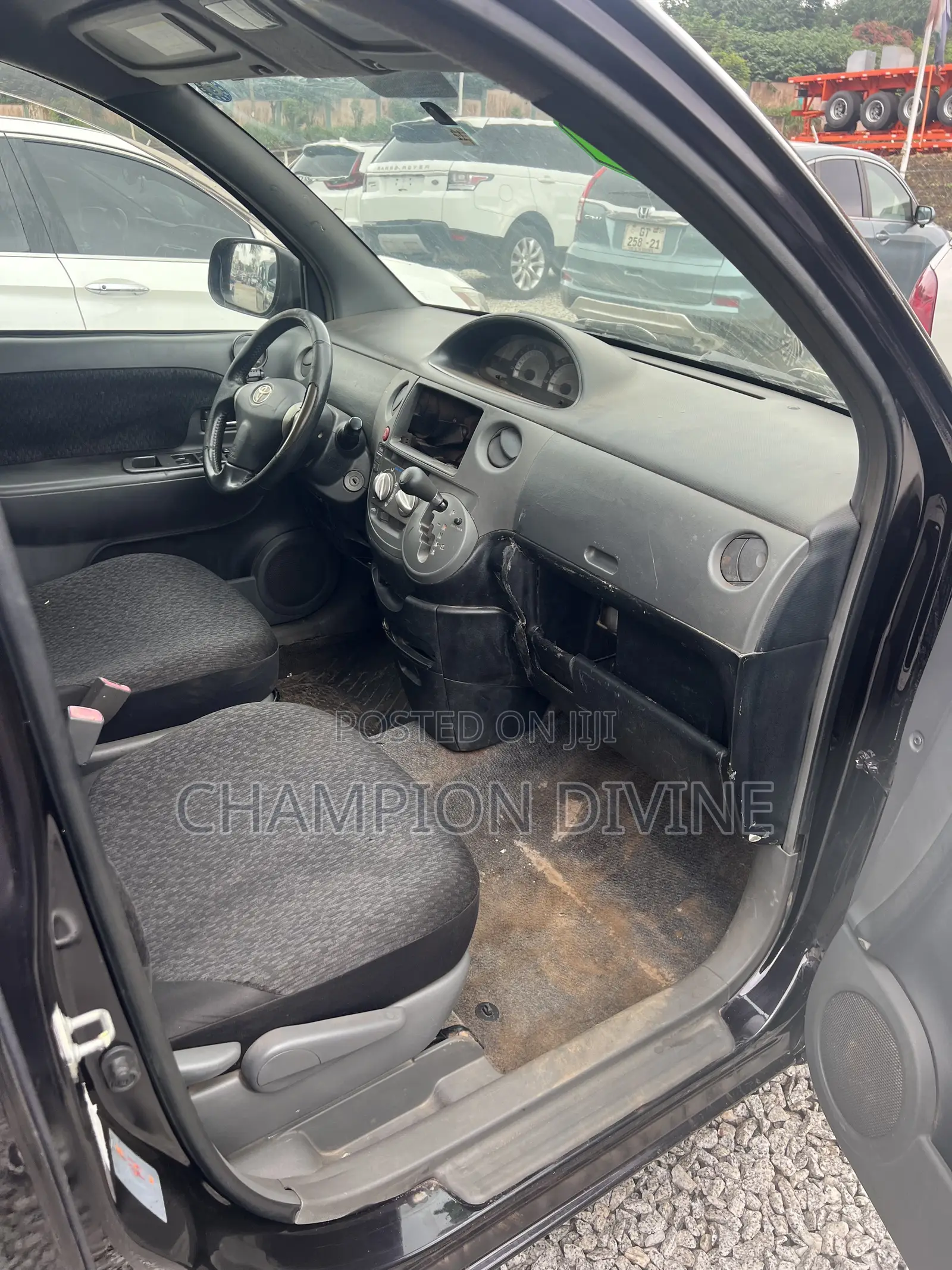 Toyota Sienta 2014 Brown