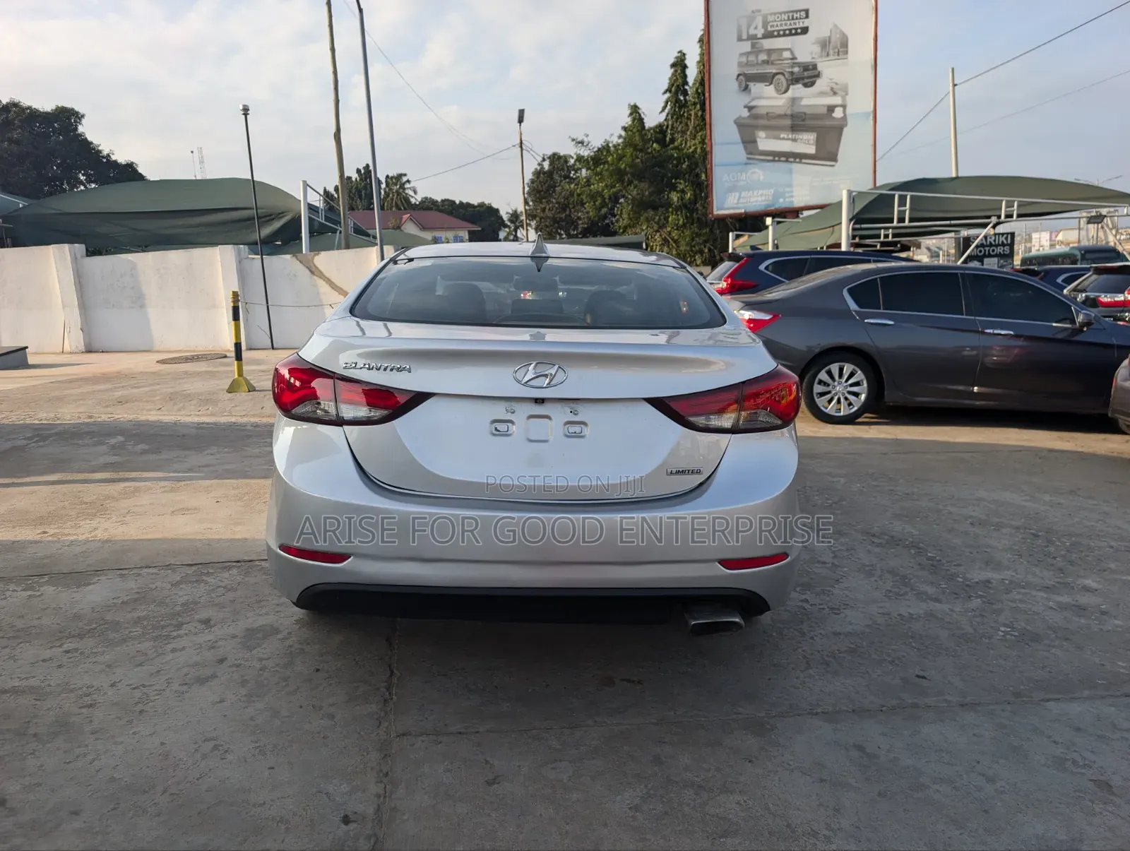 Hyundai Elantra Limited 4dr Sedan (1.8L 4cyl 6A) 2014 Silver