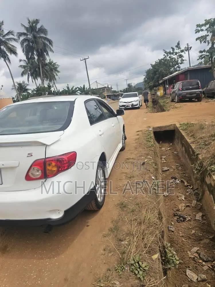 Toyota Corolla 2010 White