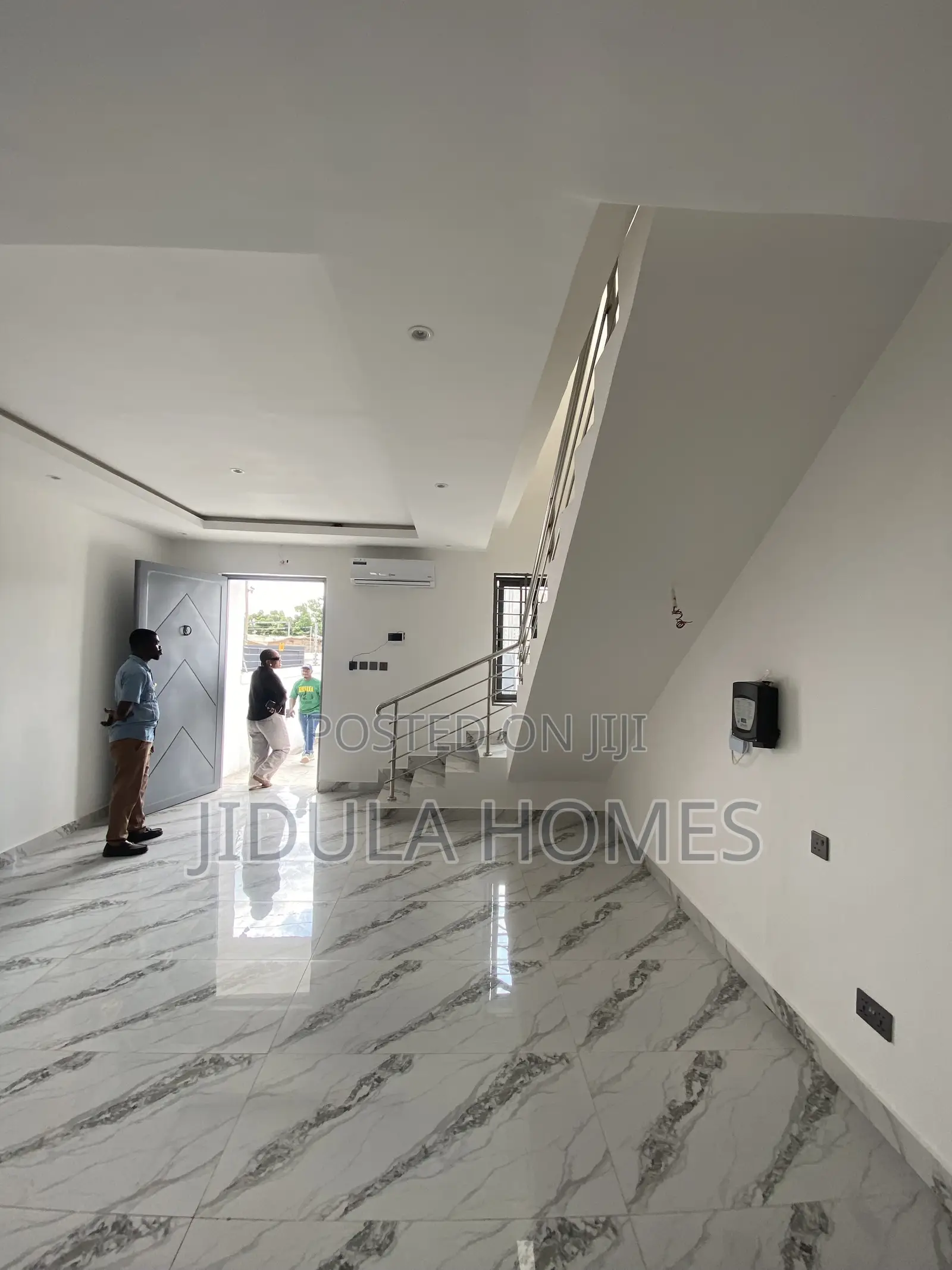 2bdrm Townhouse / Terrace in Ashale Botwe, School Junction for rent
