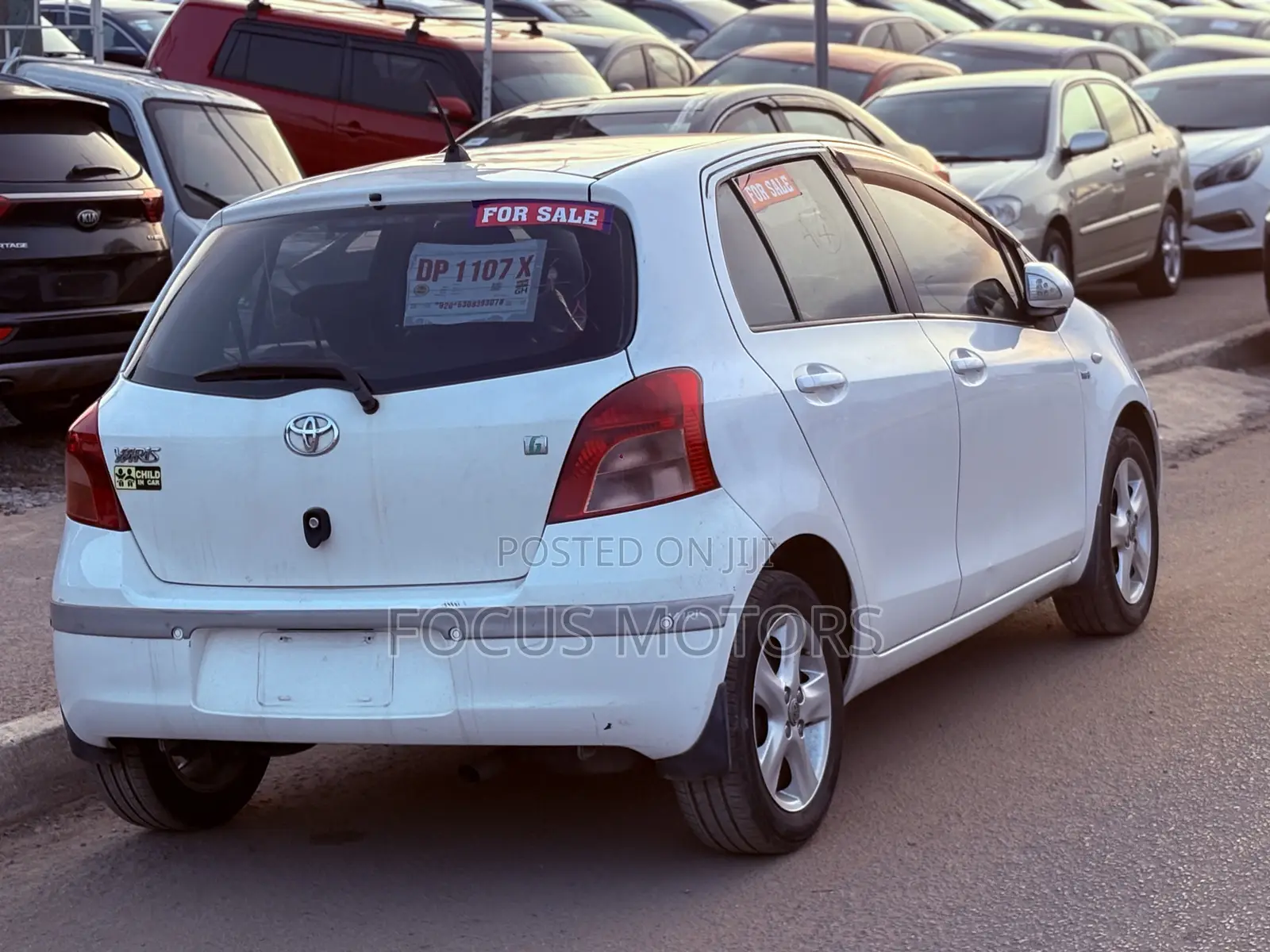 Toyota Yaris Base Hatchback 5dr 2010 White