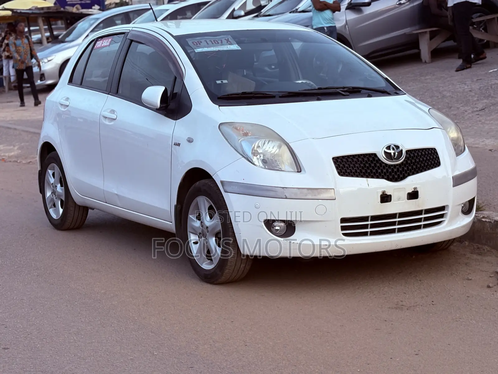 Toyota Yaris Base Hatchback 5dr 2010 White