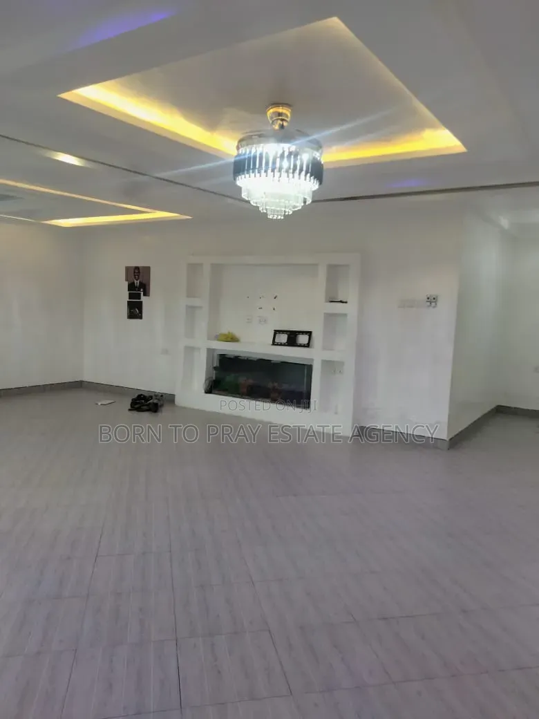 4bdrm Apartment in Born To Pray Estate, Ejisu-Juaben Municipal for rent