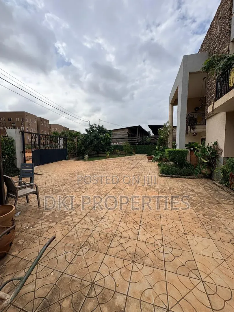 5bdrm House in Dki Properties, Community 25 for sale